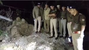 विकासनगर में देहरादून पुलिस और बदमाश के बीच मुठभेड़, जवाबी फायरिंग में आरोपी घायल।