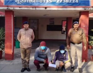 अस्पताल के कर्मचारी बने चोर : मोबाइल चोरी में गिरफ्तार….