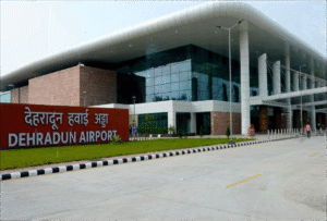 एयरपोर्ट पर अब 13 मिनट तक पार्किंग रहेगी निशुल्क, टोल बैरियर पर चल रहे चालकों के विरोध के बाद हुआ फैसला….