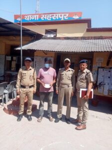 फिल्मी स्टाइल में मादक पदार्थो की तस्करी करने वाला नशा तस्कर , 16 लाख  की अवैध स्मैक के साथ पुलिस की गिरफ्त में |