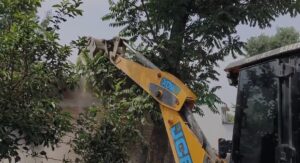 देहरादून पछवादून क्षेत्र में हाई कोर्ट के निर्देश पर शुरू हुई बुलडोजर कार्यवाही ।