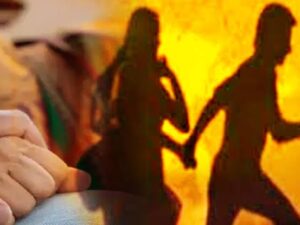 अजब प्रेम लीला , बच्चों को छोड़  लीव में रहने लगे पति -पत्नी |