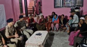 पुलिस ने पिथौरागढ़ के गौरीहाट गांव में रात्रि चौपाल लगाकर ग्रामीणों को जागरूक किया |