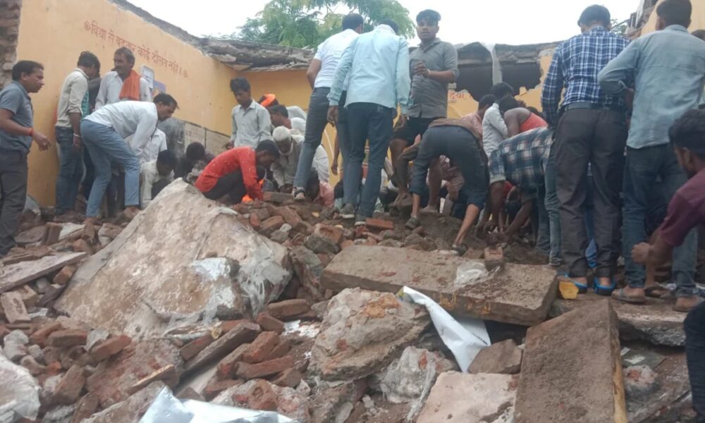 Chaos due to collapse of school roof in Rajasthan