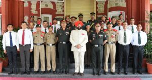 एवरेस्ट फतह करने वाले भारतीय सेना और एनसीसी के जांबाज़ों का राज्यपाल ने किया सम्मान