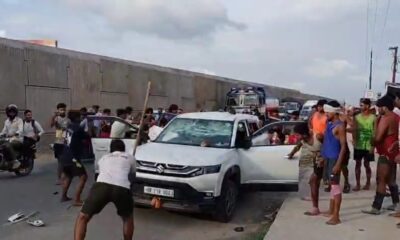 Kanwariyas breaking the vehicle