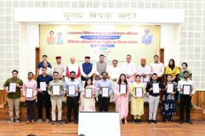 आरोग्य प्रहरी’ बने नए डॉक्टर, सीएम धामी ने नियुक्ति पत्र सौंपे