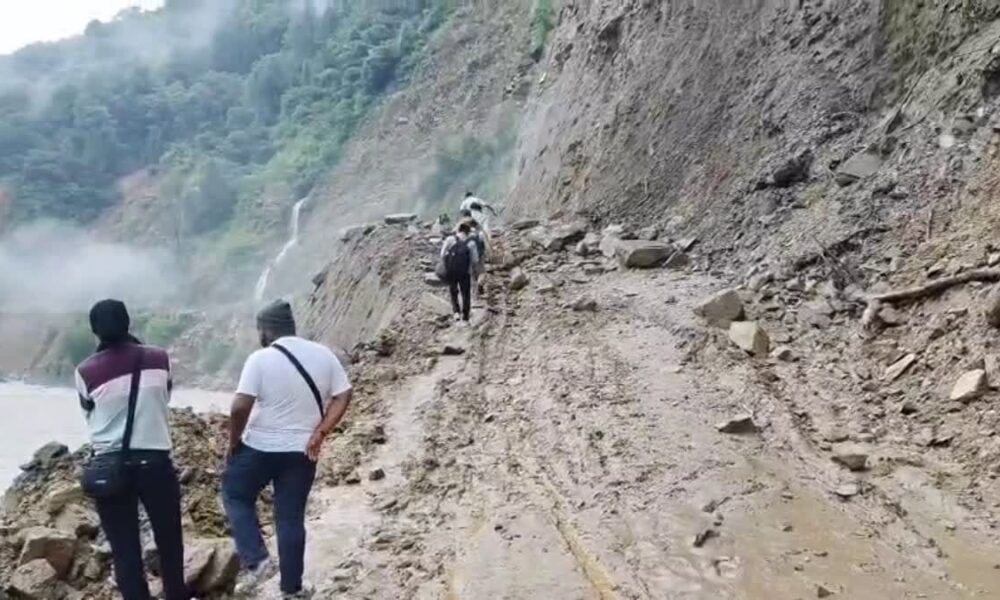 केदारनाथ हाईवे ठप