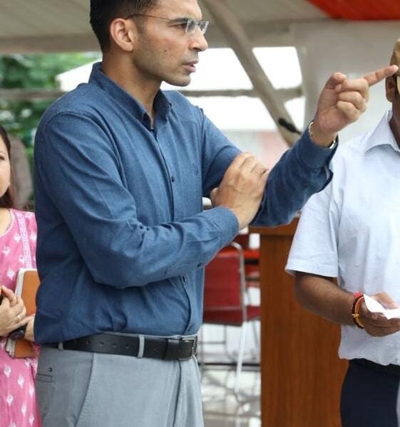 डीएम सविन बंसल