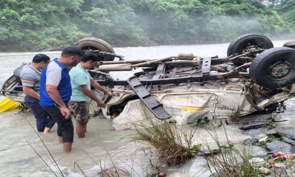 धनौल्टी में बड़ा हादसा