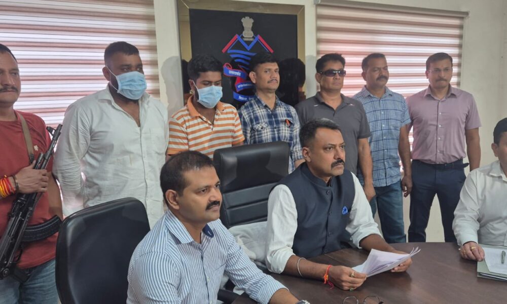 भाजपा पार्षद समेत छह गिरफ्तार