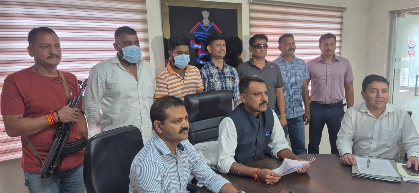 भाजपा पार्षद समेत छह गिरफ्तार