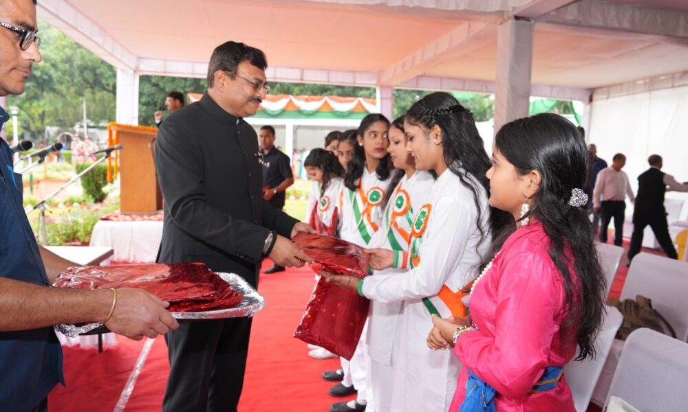 मुख्य सचिव आनंद बर्द्धन