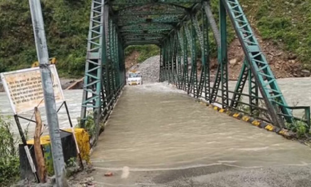 यमुना नदी उफान पर