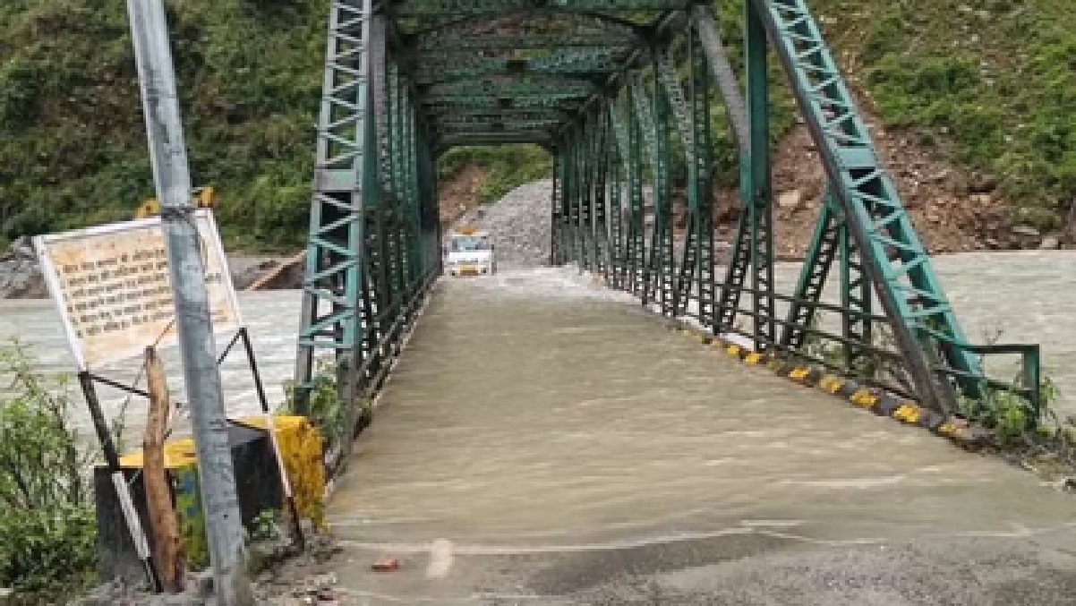 यमुना नदी उफान पर