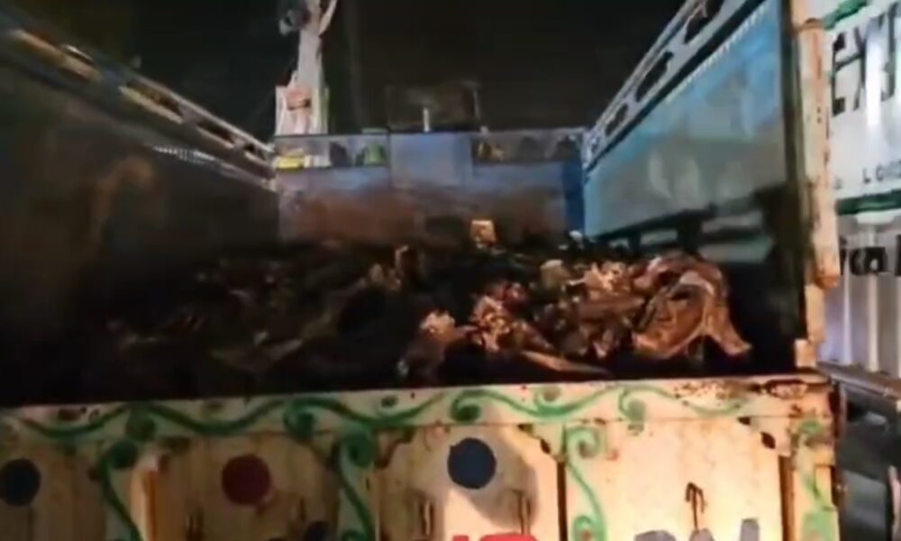 सेलाकुई में हड्डियों से भरा लोडर मिलने पर बवाल