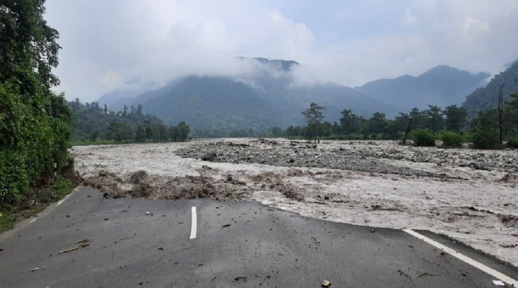 देहरादून में बारिश ने मचाई तबाही