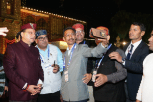 सीएम धामी ने प्रवासी उत्तराखंडियों से की मुलाकात, रात्रि भोज के लिए दिया आमंत्रण