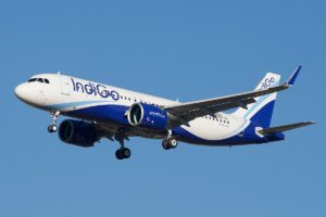 IndiGo की देहरादून से 12 फ्लाइट रद्द, अचानक फ्लाइट कैंसिल होने से लोग परेशान