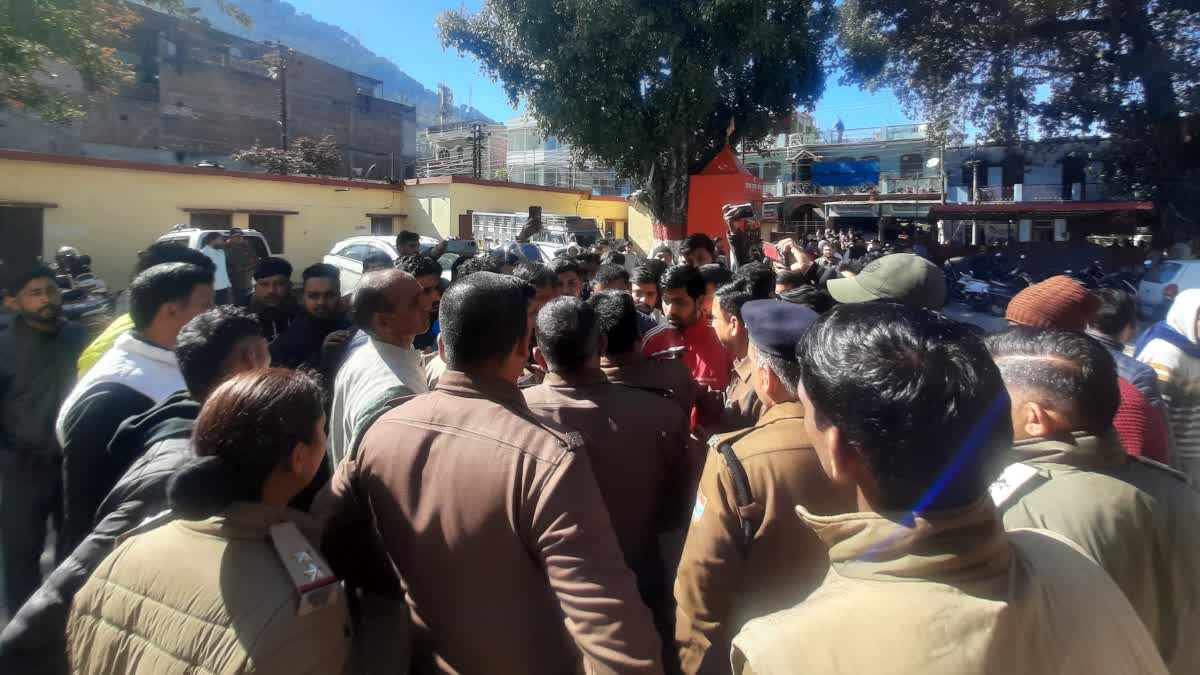 SRINAGAR CLASH OF TOURIST AND LOCALS