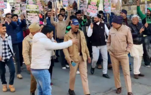 जॉर्ज एवरेस्ट में एंट्री फीस के खिलाफ कांग्रेस का प्रदर्शन, पिक्चर पैलेस से गांधी चौक तक निकाली विरोध रैली