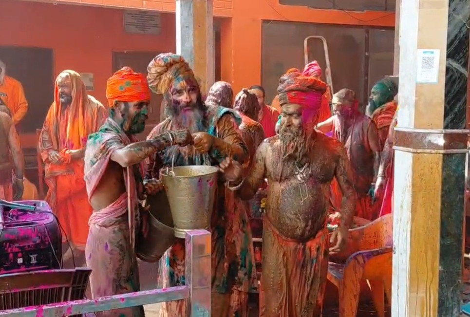 गोबर की होली
