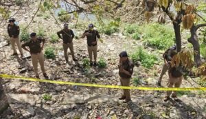 देहरादून के चूना भट्टा में महिला का शव मिलने से सनसनी, शरीर पर मिले चोट के निशान