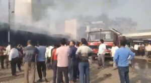 Dehradun News: निरंजनपुर सब्जी मंडी में लगी भीषण आग, तीन दुकानें जलकर राख