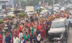 देहरादून में आंगबाड़ी कार्यकर्ताओं का हल्ला बोल, अपनी मांगों को लेकर किया सीएम आवास कूच