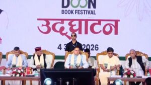 देहरादून में सीएम धामी ने किया पुस्तक महोत्सव शुभारंभ, स्कूली बच्चों से भी की मुलाकात