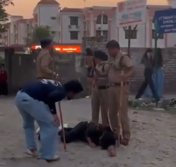 देहरादून छात्र की बेरहमी से पिटाई का वीडियो वायरल, SSP ने दरोगा और सिपाही को किया लाइन हाजिर