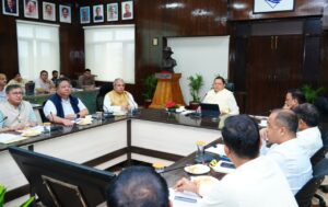 CM Helpline 1905: शिकायतों के निस्तारण में ढिलाई पर सख्त हुए सीएम धामी, दिए ये बड़े निर्देश