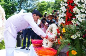कारगिल विजय दिवस पर शहीद स्मारक पहुंचे सीएम धामी, अमर शहीदों को दी भावभीनी श्रद्धांजलि