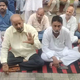 सोलानी पुल के गड्ढों को लेकर कांग्रेस का फिर प्रदर्शन, सिंचाई विभाग के कार्यालय के बाहर धरने पर बैठे कार्यकर्ता